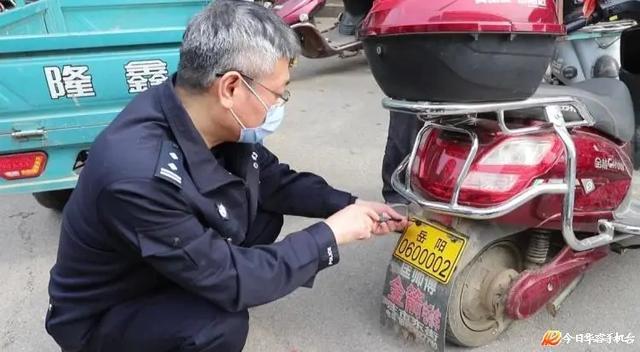 湖北：華容首批電動(dòng)車上牌