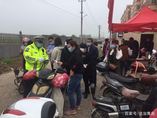 山東：膠州交警零距離為民服務(wù) 電動車掛牌進村莊