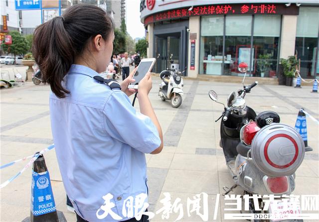 貴州：紫云交警對摩托車、電動車、電動自行車進(jìn)行上牌登記