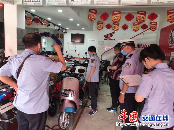 湖北：黃石西塞山交警聯(lián)合市場監(jiān)管局清查電動車銷售點(diǎn)把好源頭關(guān)