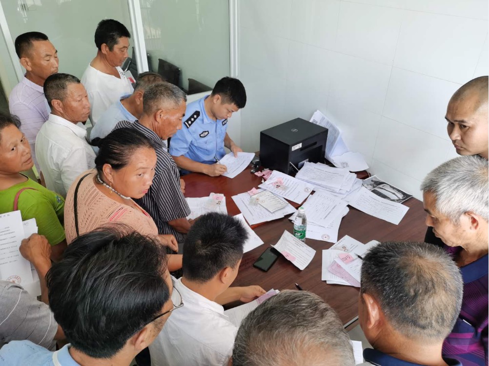 湖南：平江縣龍門鎮(zhèn)開展電動車集中登記掛牌便民服務活動