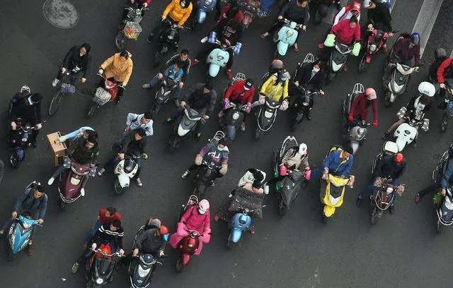 廣東：中山三鄉(xiāng)交警、郵政加班加點為260余輛電動自行車上牌