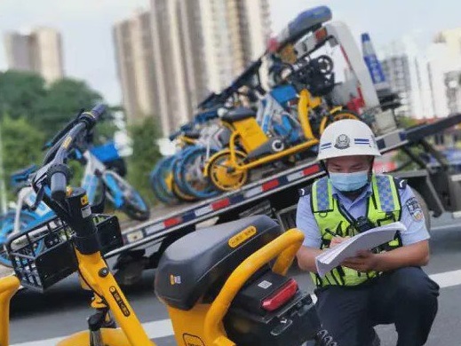 廣西：南寧交警城管整治共享電動車亂象