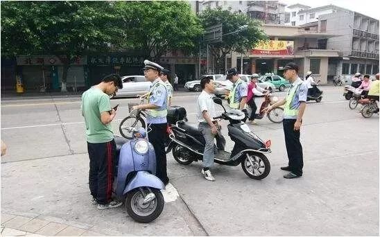 安徽：巢湖市柘皋鎮(zhèn)電動車免費登記上牌走進貧困村