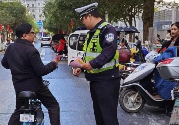 湖南：桂東交警大力宣傳電動(dòng)車免費(fèi)上牌