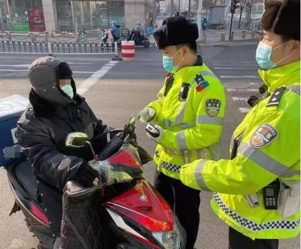 天津：騎電動自行車不戴頭盔、電動自行車未按規(guī)定上牌2天查處219起