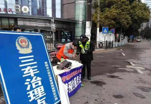 貴州：街面上的“預(yù)約點”，電動車駕駛員好喜歡！